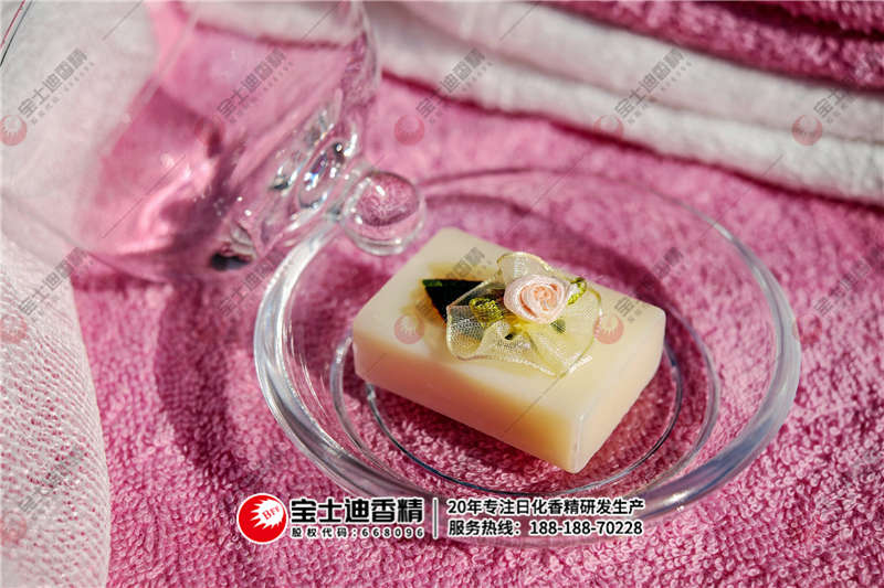 固(gù)體香水 固體香(xiāng)水