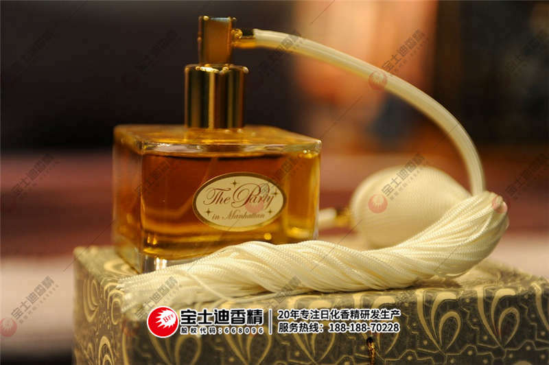 一瓶（píng）香（xiāng）水