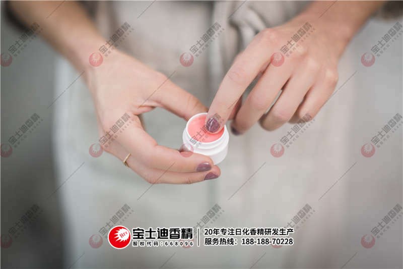 擦護膚品