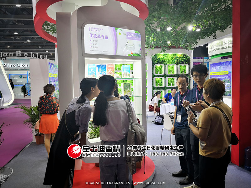 香蕉电影网香精公司展會吸引顧客參(cān)觀